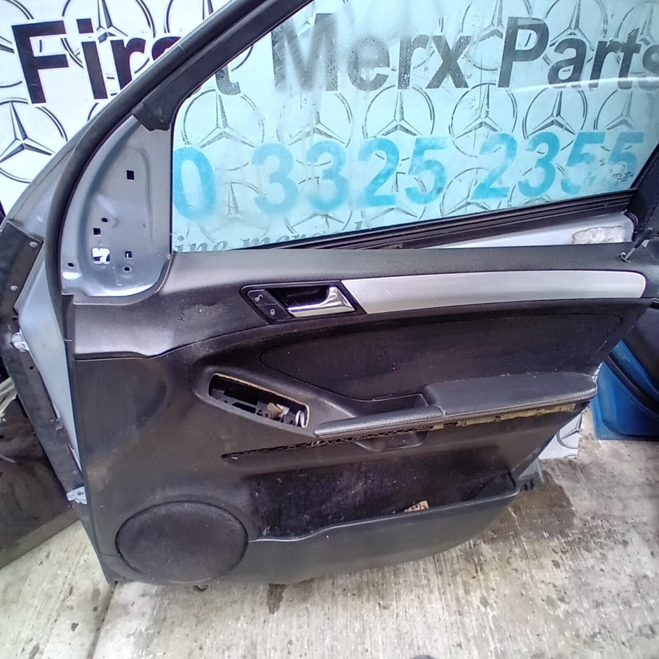 MERCEDES BENZ ML  W164  DRIVER SIDE FRONT DOOR ( OFF SIDE FRONT )