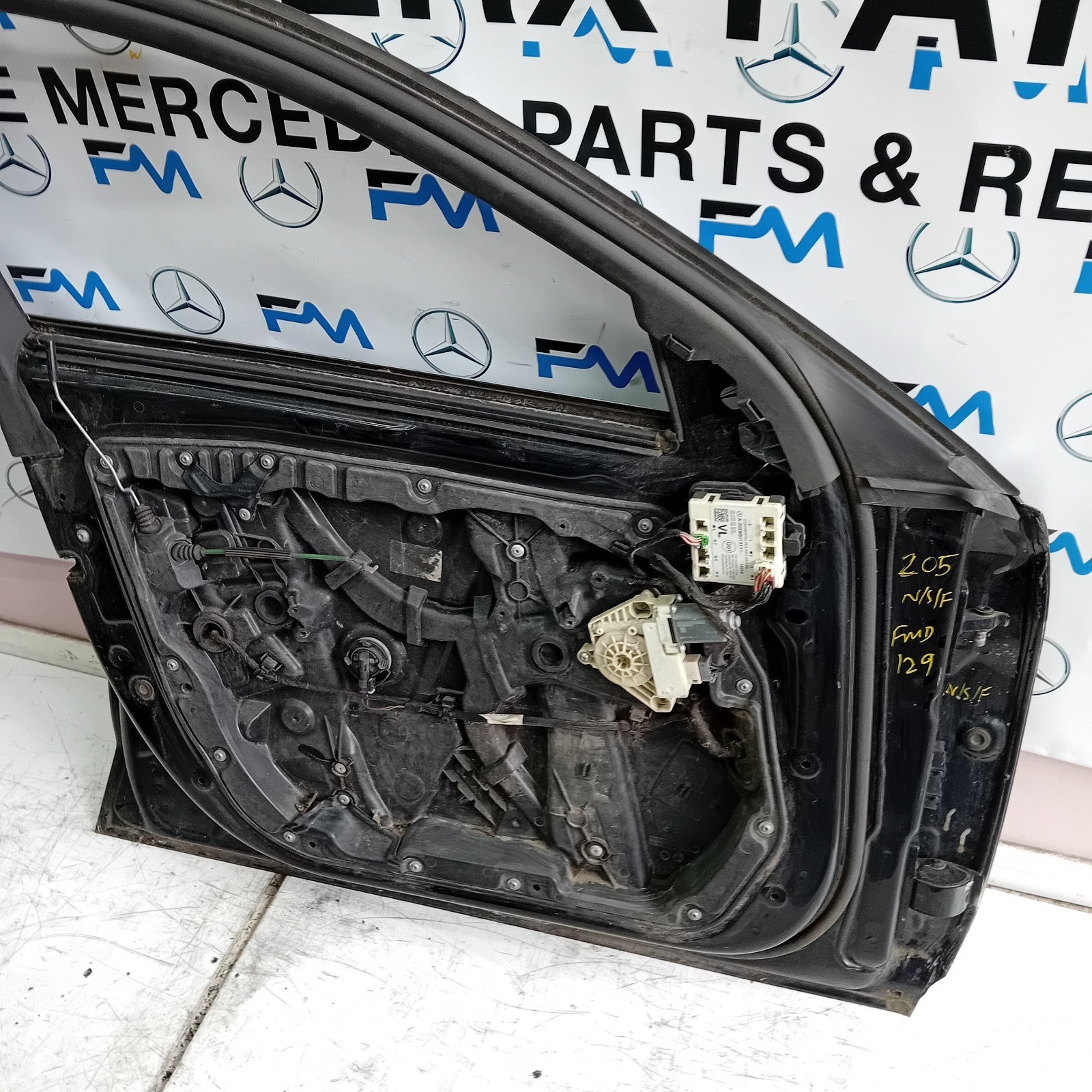 MERCEDES BENZ C-CLASS W205 PASSENGER SIDE FRONT DOOR N/S/F  BLACK FMD129