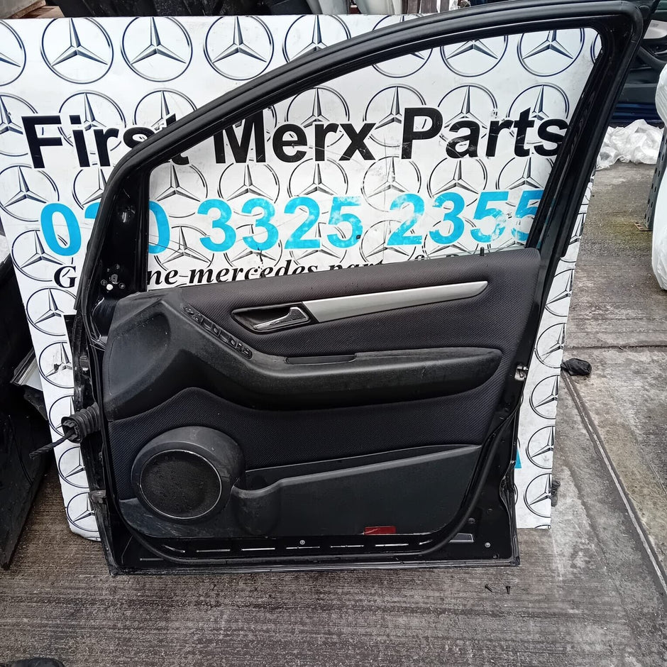 MERCEDES BENZ B-CLASS  W245  PASSENGER SIDE FRONT DOOR ( NEAR SIDE FRONT )