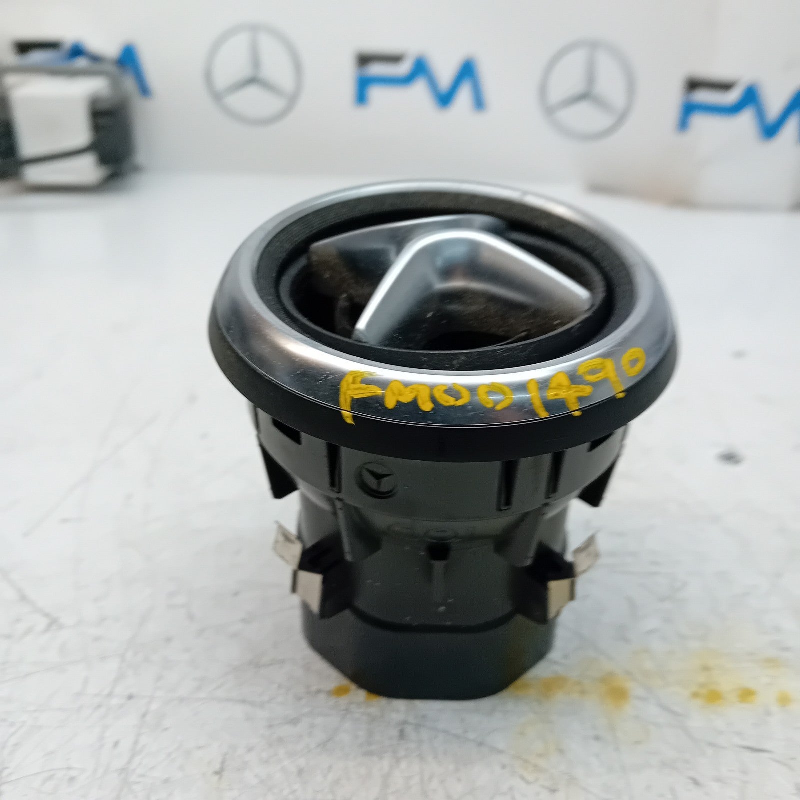 MERCEDES BENZ A-CLASS W176 DASHBOARD AIR VENT 2015 A1768300354 FM001490