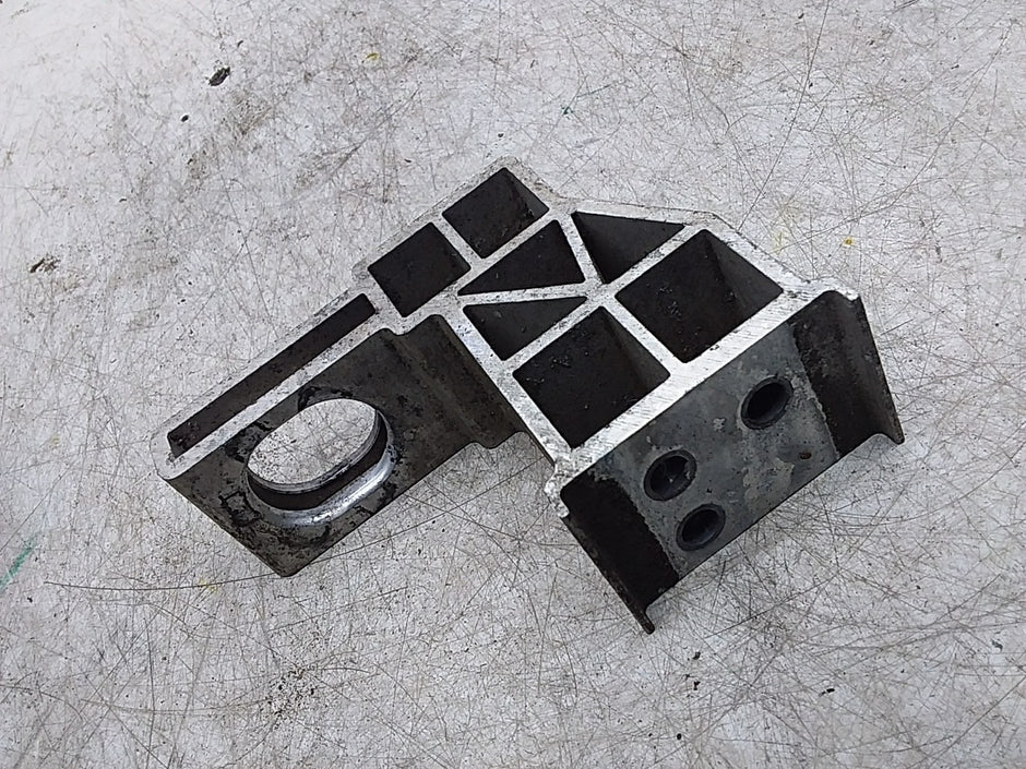 MERCEDES E-CLASS W213 RADIATOR SUPPORT BRACKET  FMR279
