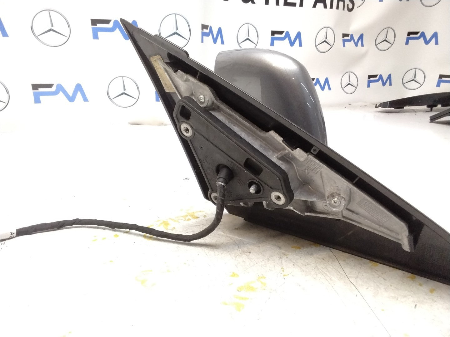MERCEDES C-CLASS  W204 PASSENGER SIDE WING MIRROR A3167411 GREY FMM17