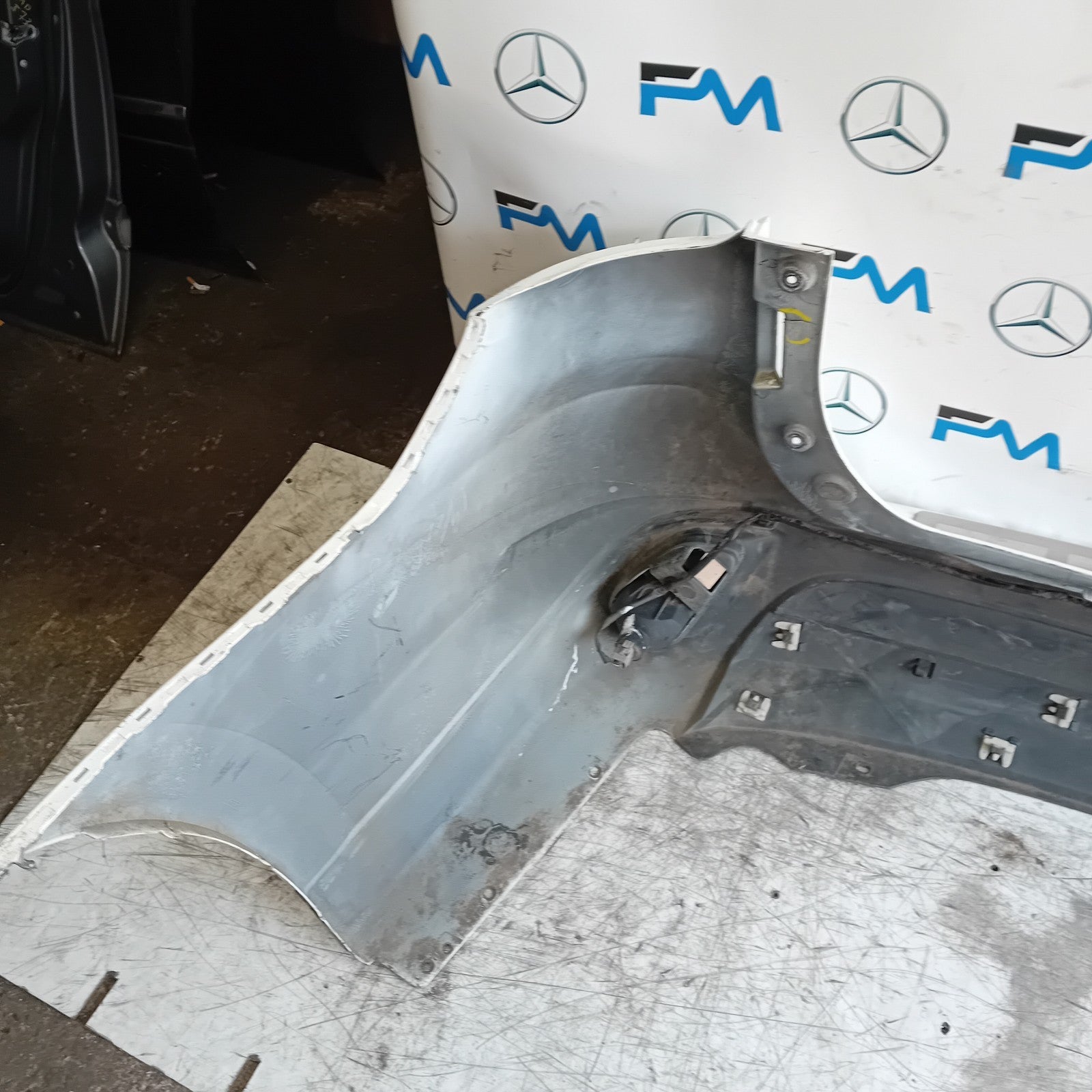 MITSUBISHI OUTLANDER MK3 REAR BUMPER WHITE 2013 COMPLETE FMX107