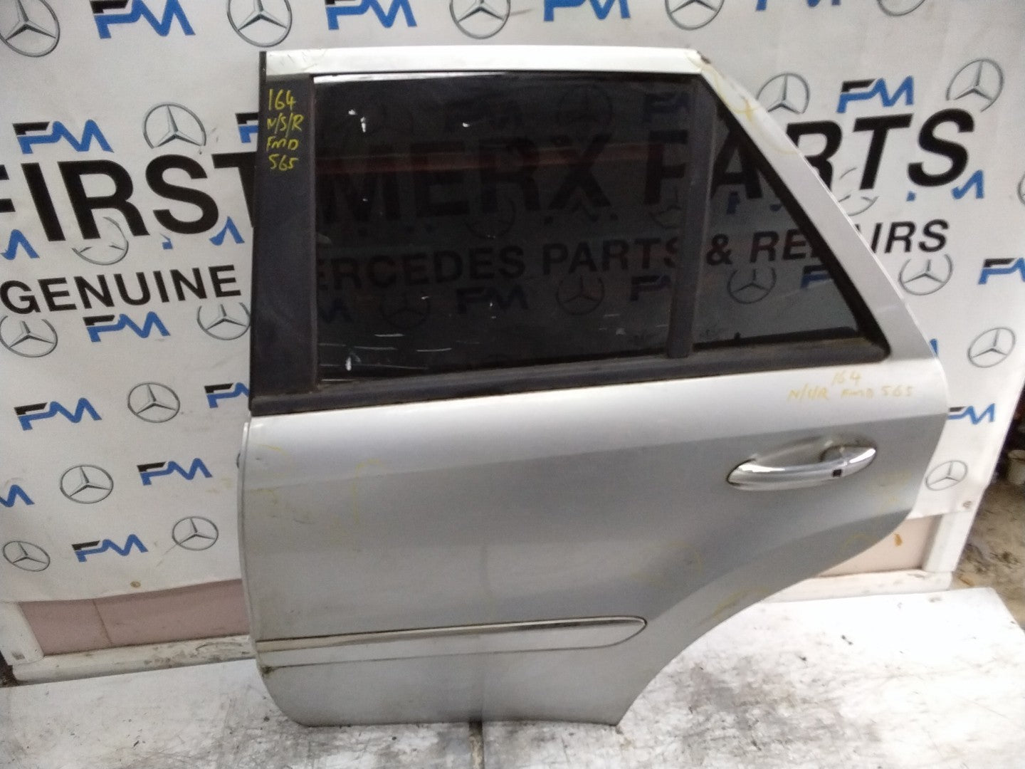MERCEDES M-CLASS W164  PASSENGER REAR DOOR NSR GREY 2005-11 FMD565