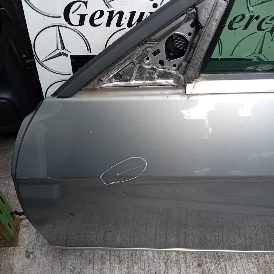 MERCEDES BENZ E-CLASS  W212  PASSENGER SIDE FRONT DOOR ( NEAR SIDE FRONT )