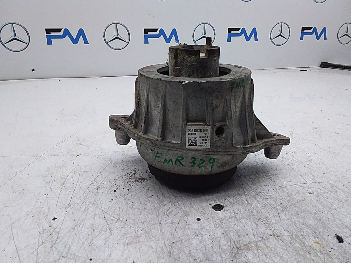 MERCEDES BENZ  C-CLASS W205  ENGINE MOUNT LEFT NS A2052406617 FMR329