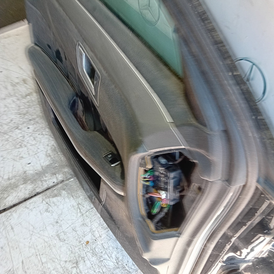 MERCEDES E-CLASS W212 PASSENGER FRONT DOOR NSF 2015 COMPLETE BLUE FMD519
