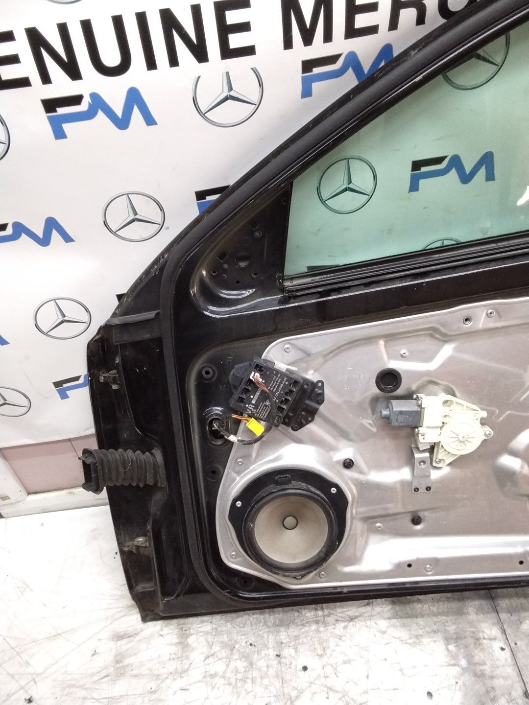 MERCEDES C-CLASS W204 SLN DRIVER FRONT DOOR OSF BLACK 2008-14  FMD534