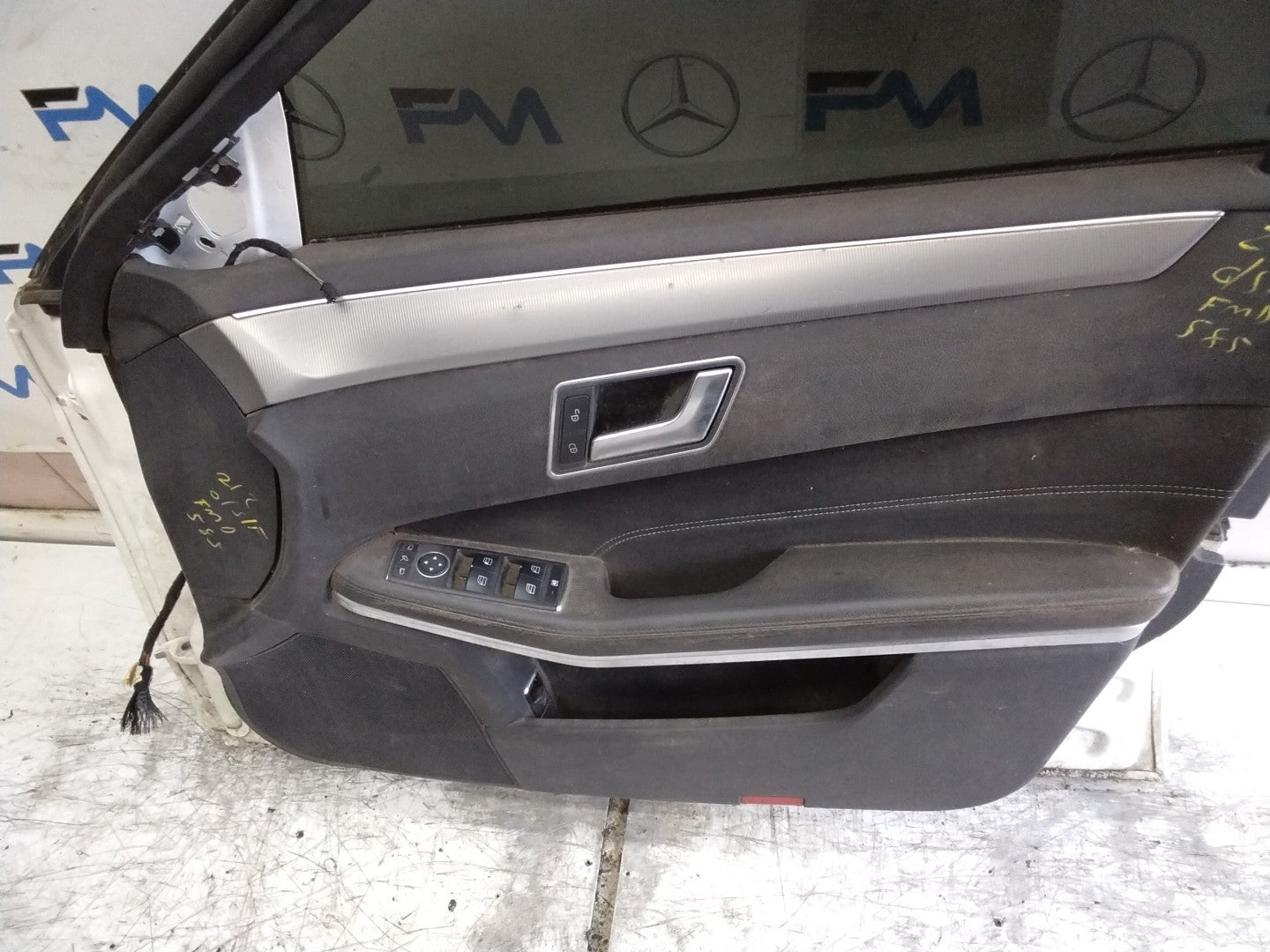 MERCEDES BENZ   E-CLASS W212  DRIVER FRONT DOOR OSF WHITE 2009-16  FMD585