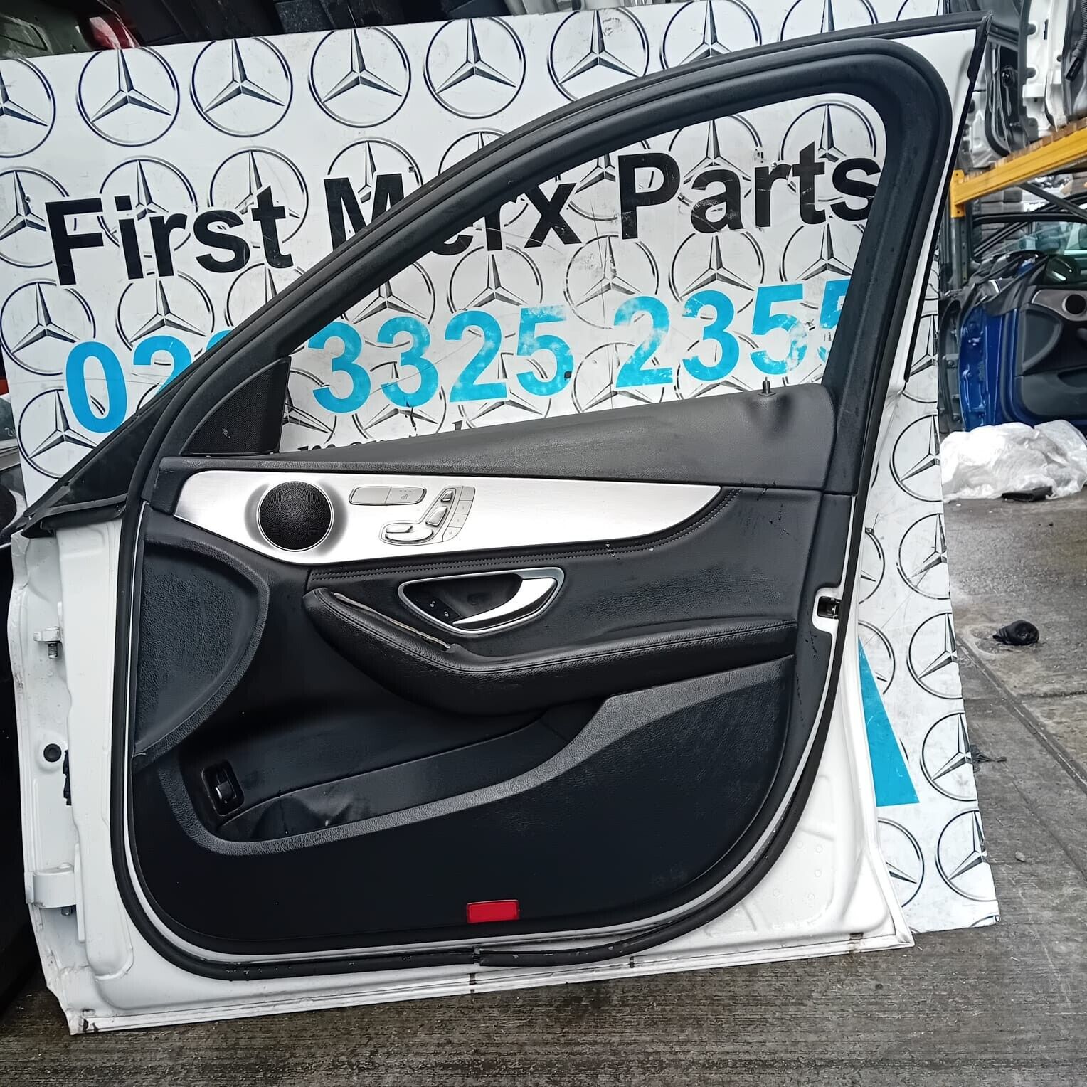 MERCEDES BENZ C-CLASS  W205  DRIVER SIDE FRONT DOOR ( OFF SIDE FRONT )