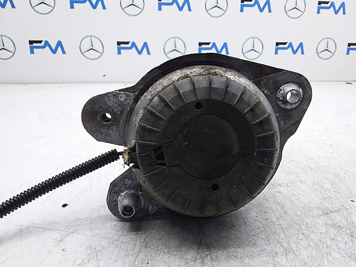 MERCEDES BENZ  S-CLASS W222  ENGINE MOUNT LEFT A2222404500 FMR317