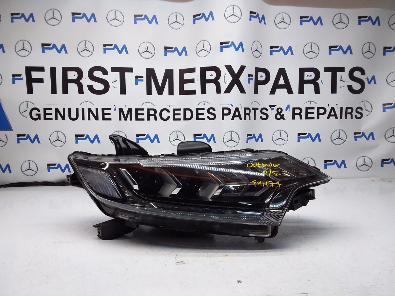MITSUBISHI OUTLANDER MK3 2015 HEADLIGHT DRIVER SIDE RIGHT R0094N 090U FMH74