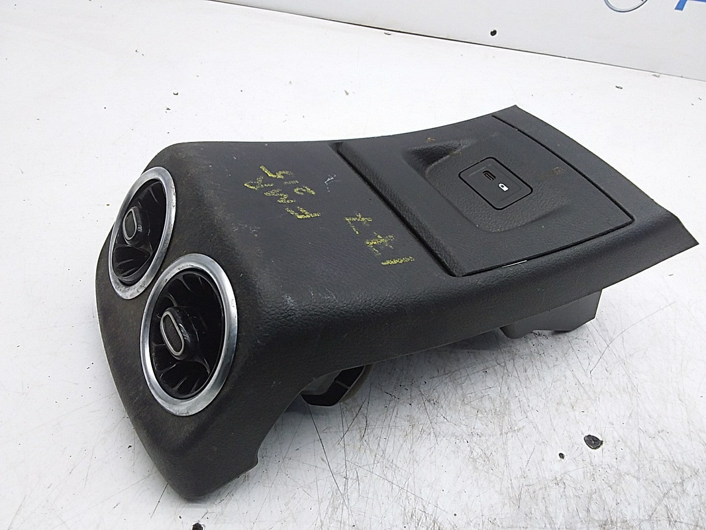 MERCEDES BENZ  A-CLASS W177 REAR CENTRE AIR VENTS  A1778309200 FMR215