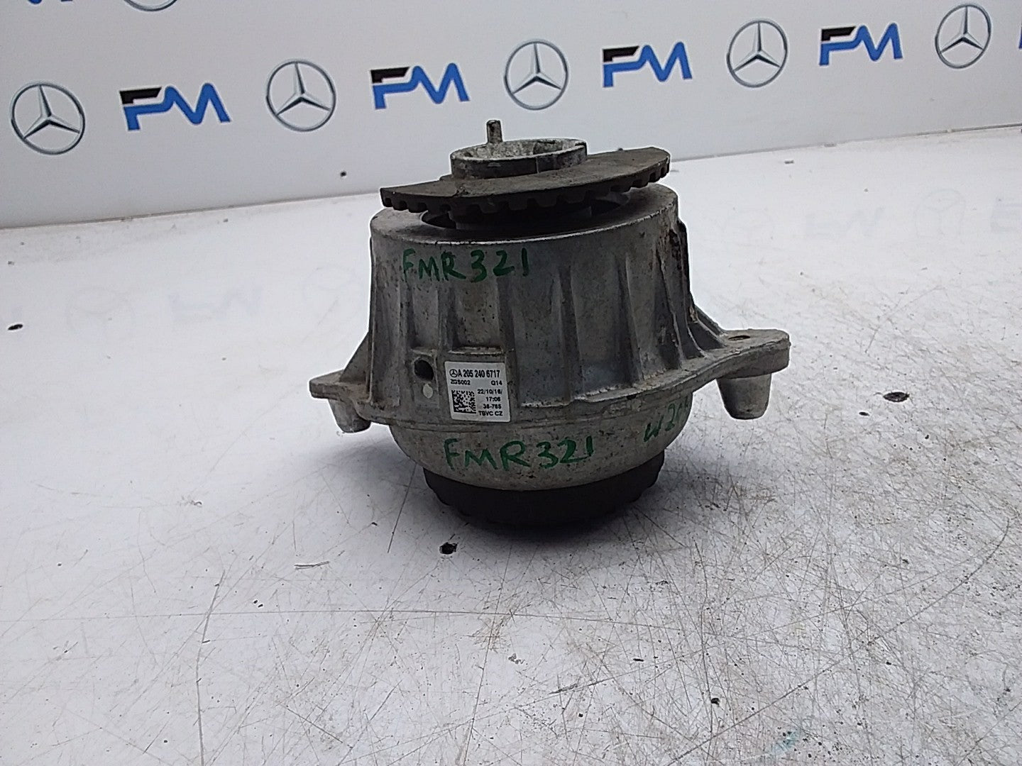 MERCEDES BENZ  C-CLASS W205  ENGINE MOUNT RIGHT OS A2052406717 FMR321