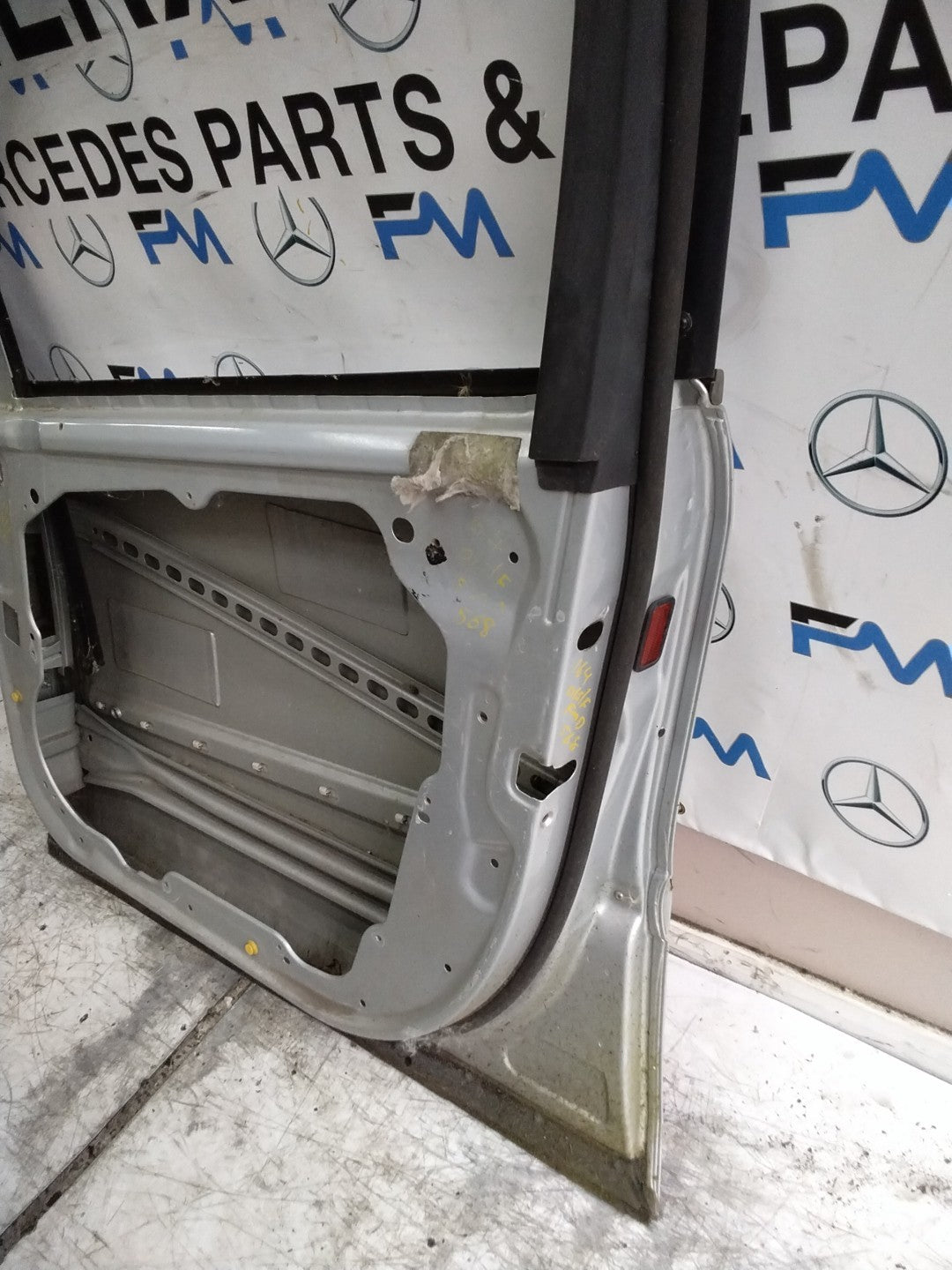 MERCEDES M-CLASS W164 DRIVER FRONT DOOR OSF SILVER 2005-2011  FMD568