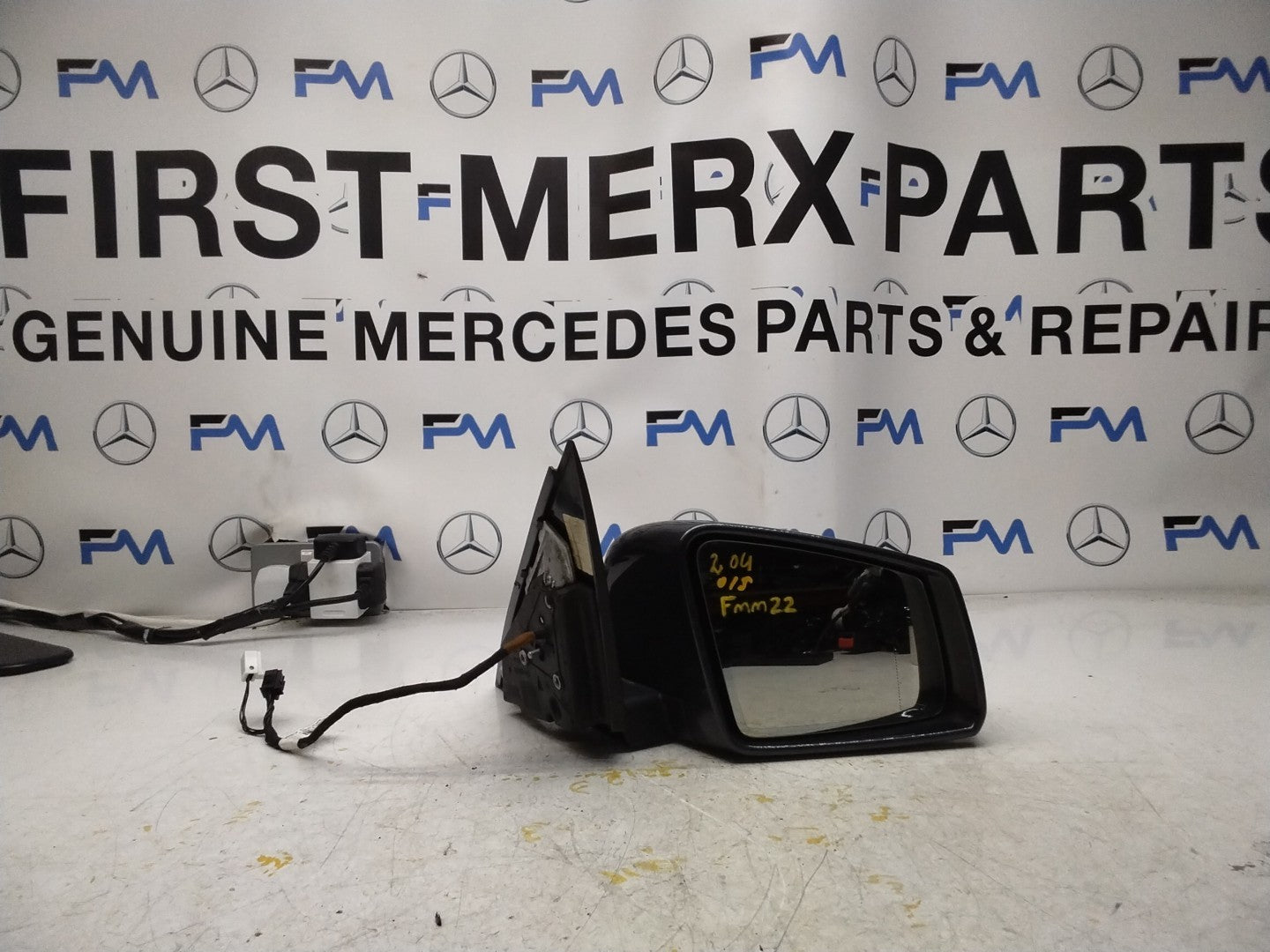MERCEDES C-CLASS  W204 DRIVER SIDE WING MIRROR A2048107293 GREY FMM22