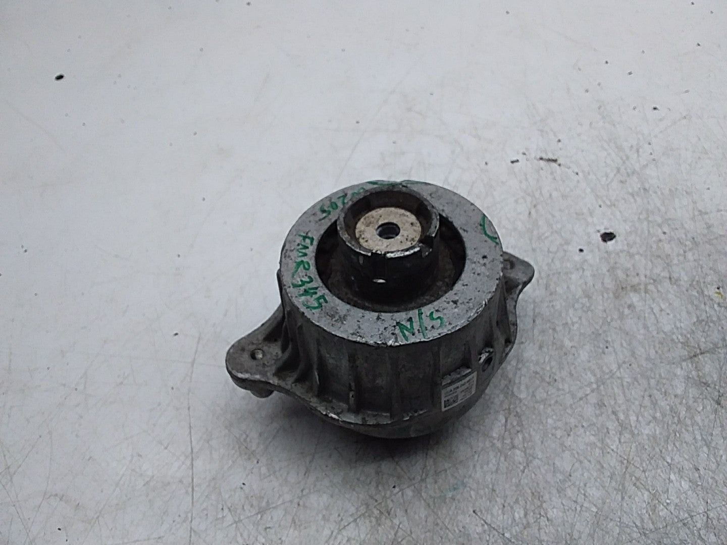 MERCEDES BENZ  C-CLASS  W205  ENGINE MOUNT LEFT NS A2052406617 FMR345