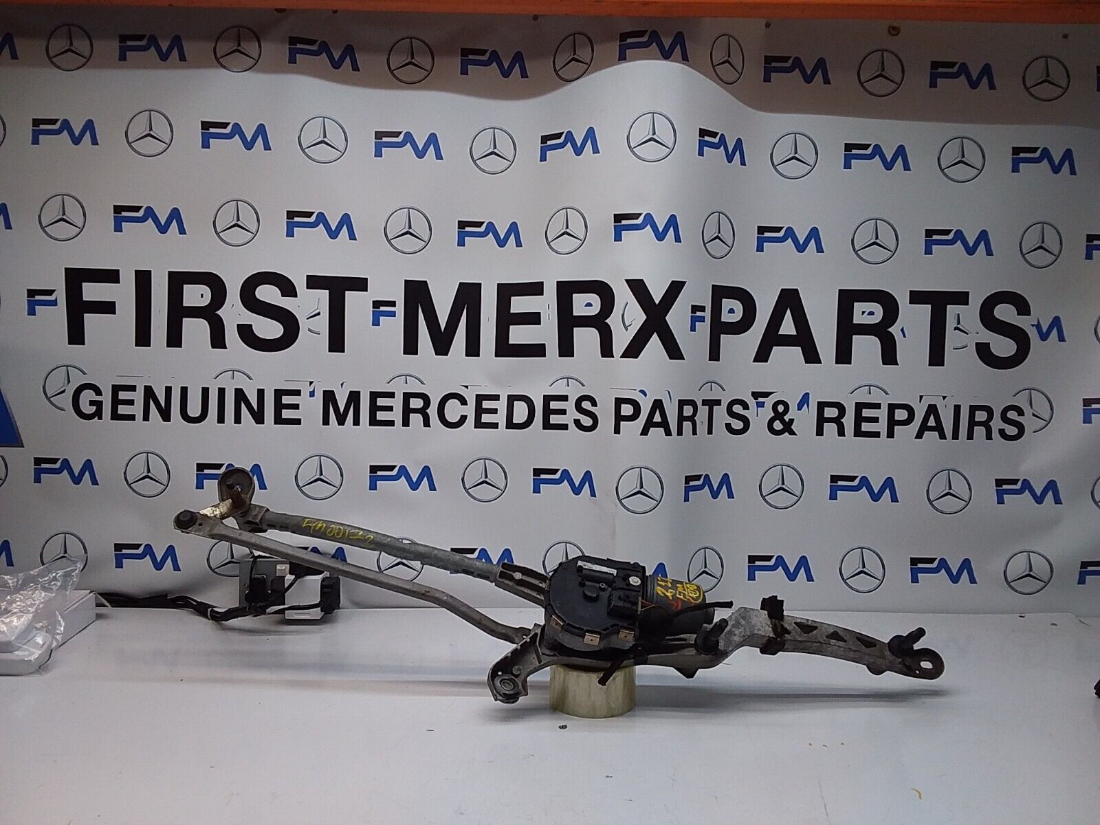 MERCEDES E-CLASS 2014 W212 A2128201340 FRONT WIPER MOTOR  FM00172