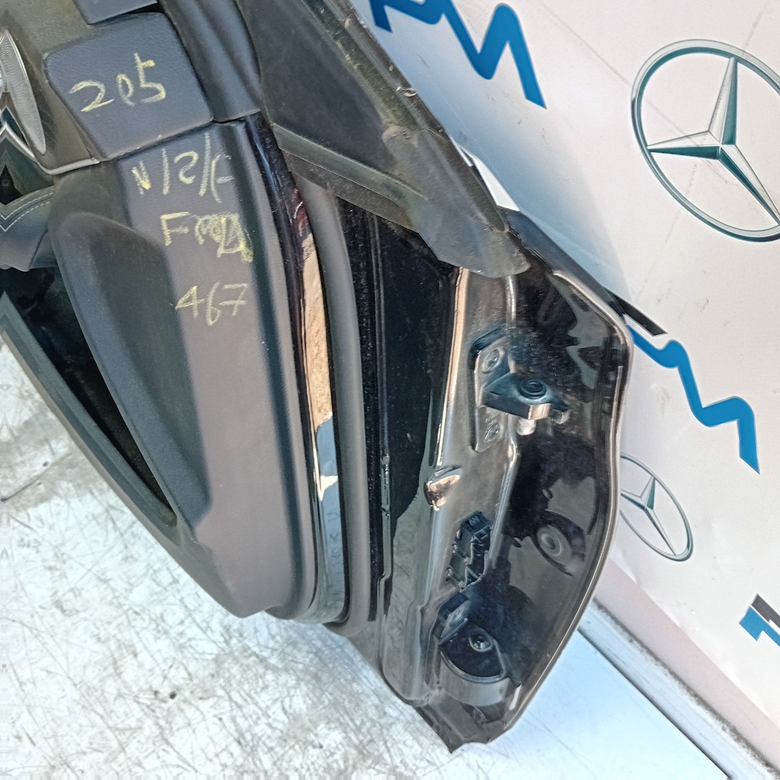 MERCEDES C-CLASS W205 PASSENGER FRONT DOOR NSF BLACK 2014 ON COMPLETE FMD467
