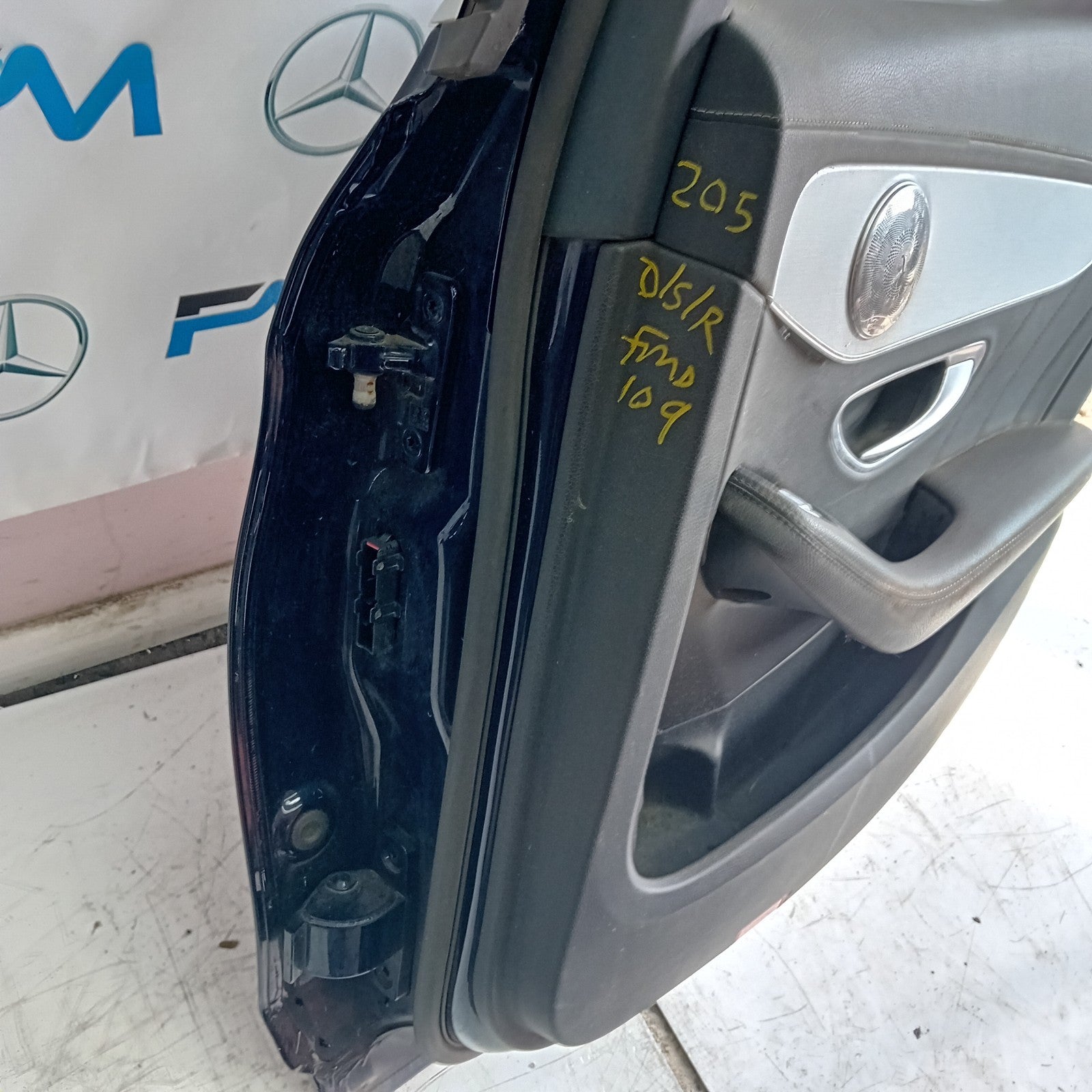 MERCEDES BENZ  C-CLASS W2O5 DRIVER SIDE REAR DOOR O/S/R COMPLETE BLUE FMD109