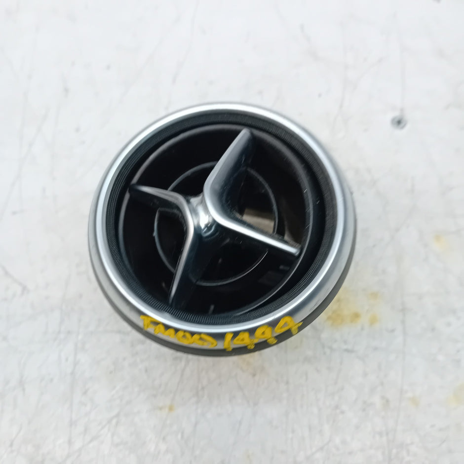 MERCEDES BENZ A-CLASS W176 DASHBOARD AIR VENT 2015 A1768300754 FM001494