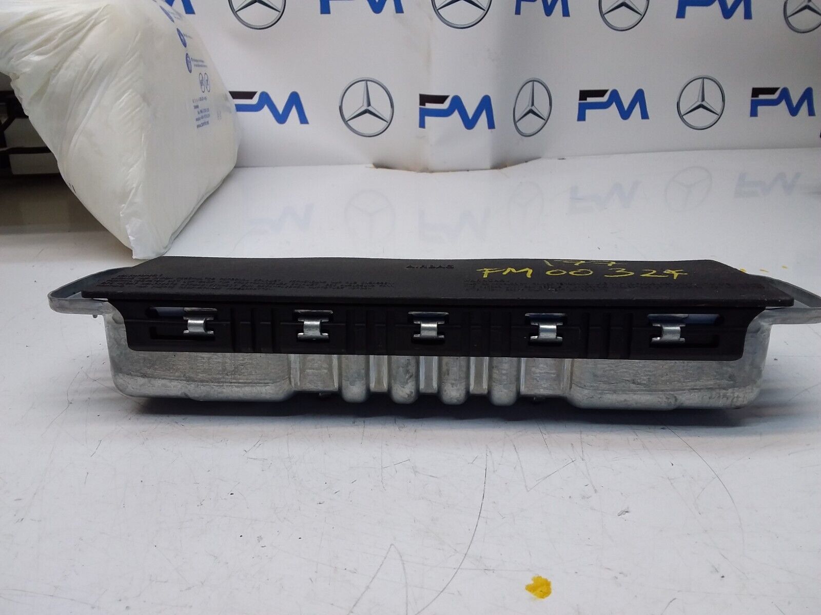2018 MERCEDES BENZ A-CLASS W177 DRIVER SIDE KNEE AIRBAG A1778600102 FM00324