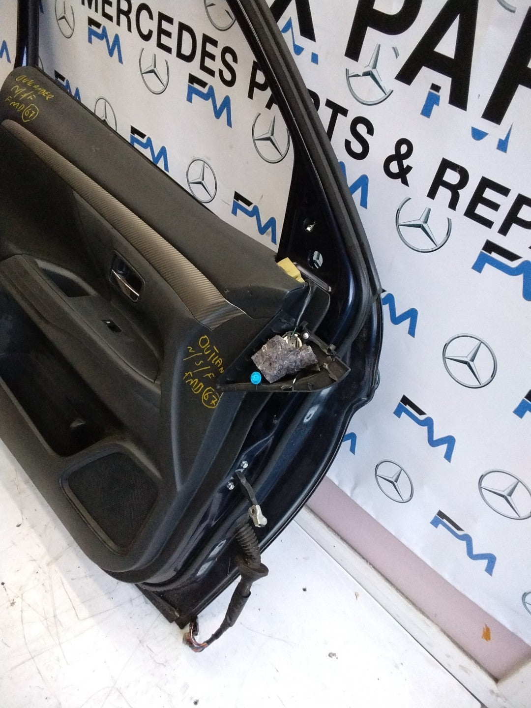 MITSUBISH OUTLANDER PASSENGER SIDE FRONT DOOR N/S/F COMPLETE BLUE FMD67