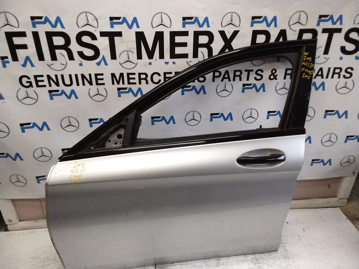 MERCEDES C-CLASS W205 PASSENGER SIDE FRONT DOOR N/S/F COMPLETE SILVER FMD105