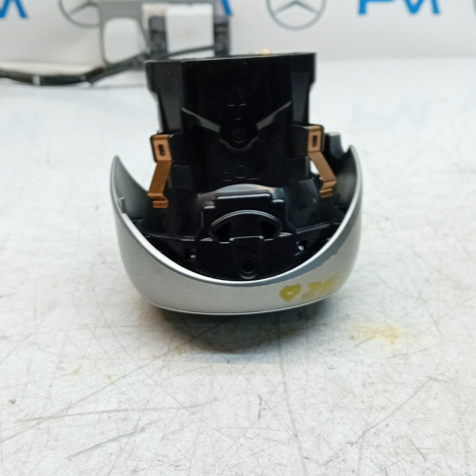 MERCEDES BENZ C-CLASS W205 DASHBOARD AIR VENT 2016 A2058304400 FM001520
