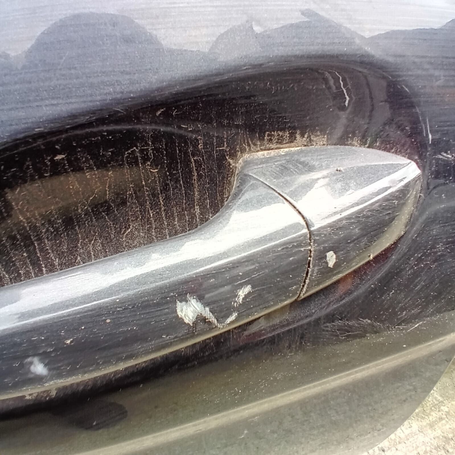 MERCEDES BENZ C-CLASS  W204  PASSENGER SIDE FRONT DOOR ( NEAR SIDE FRONT )