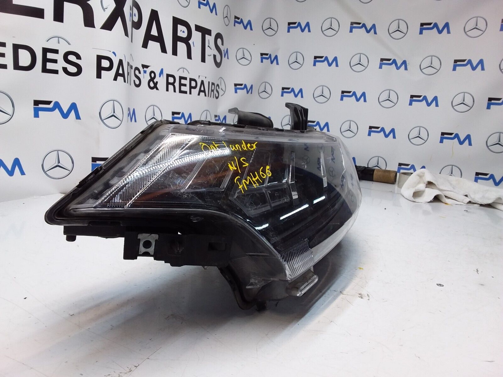 MITSUBISHI OUTLANDER MK3 2018 HEADLIGHT PASSENGER SIDE LEFT L009A Z80K FMH66