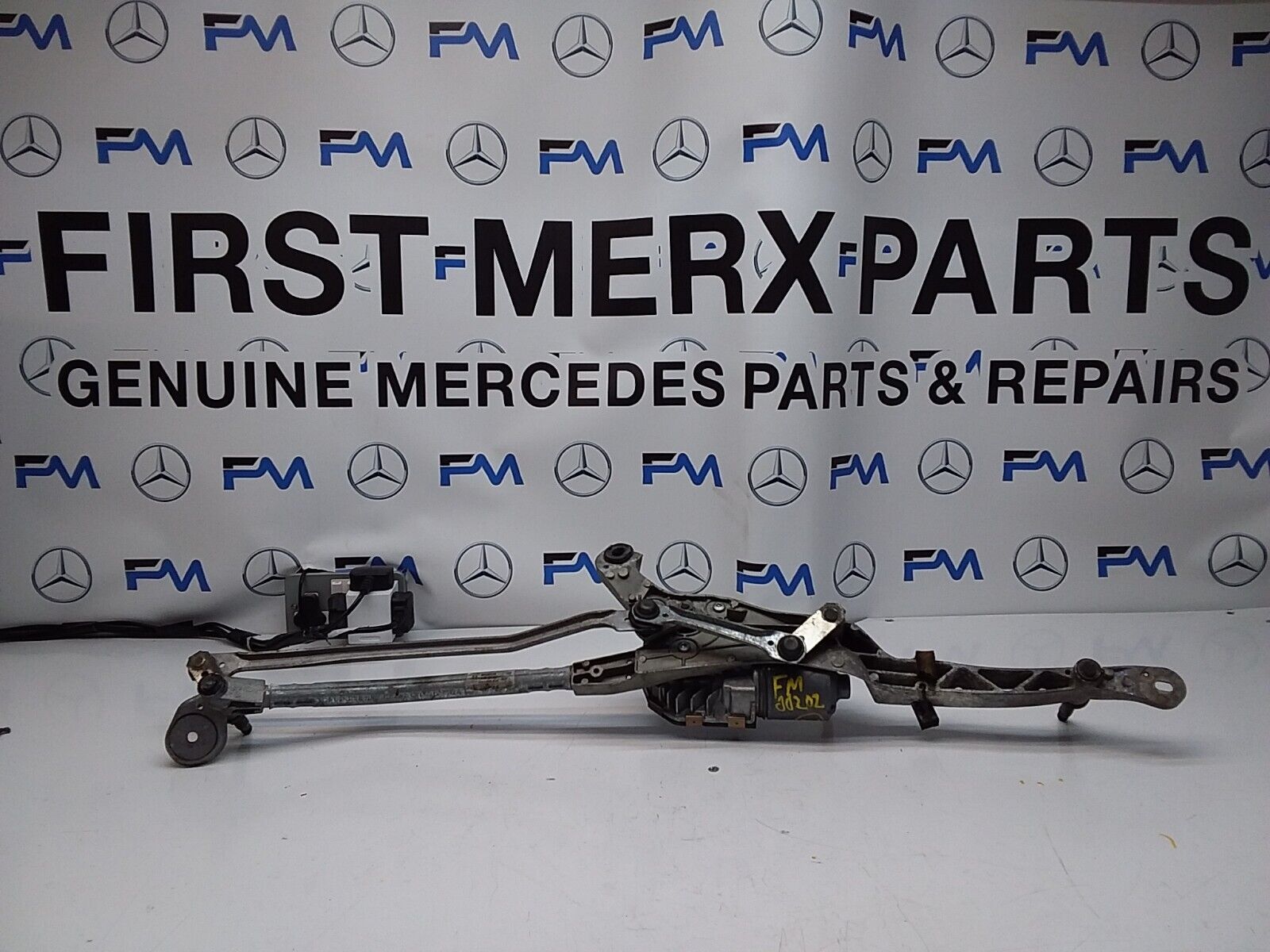 MERCEDES C-CLASS WIPER MOTOR & LINKAGE FRONT A2048201140 W204 2010-2015 FM00202