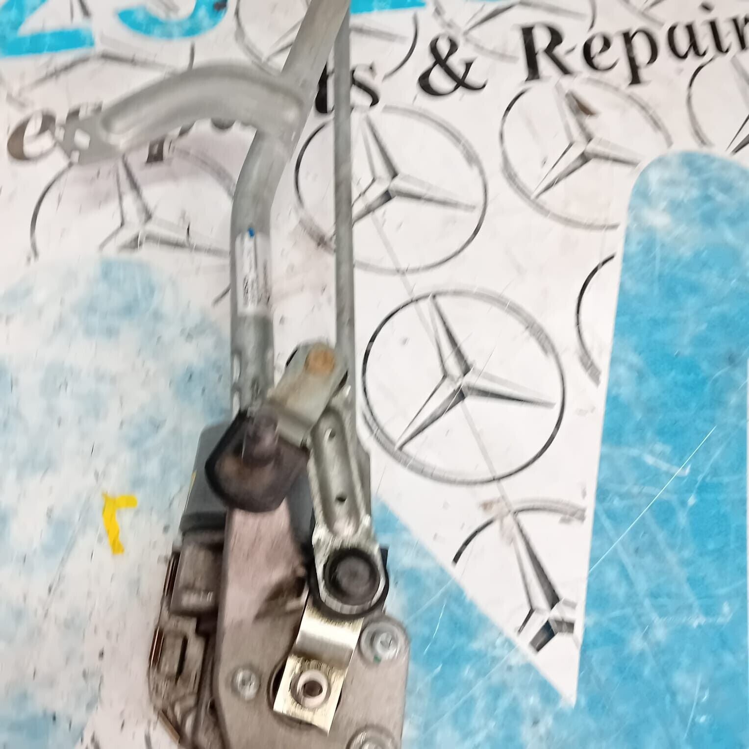 MERCEDES BENZ C-CLASS W205 2014-2018 FRONT WIPER MOTOR AND LINKAGE A2058200940