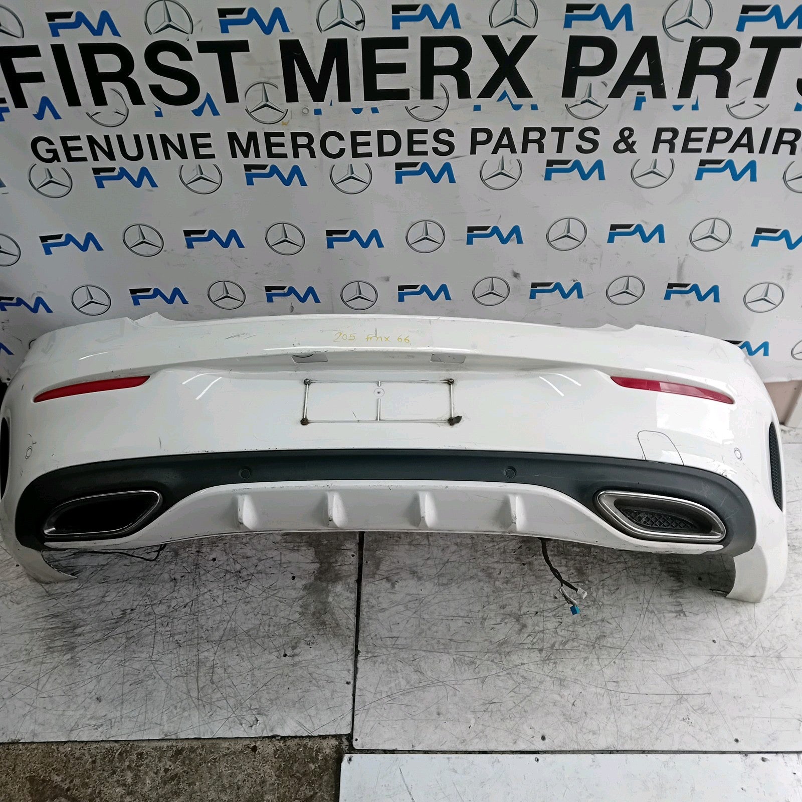 MERCEDES BENZ C-CLASS W205 COUPE REAR BUMPER 2014 WHITE COMPLETE FMX66