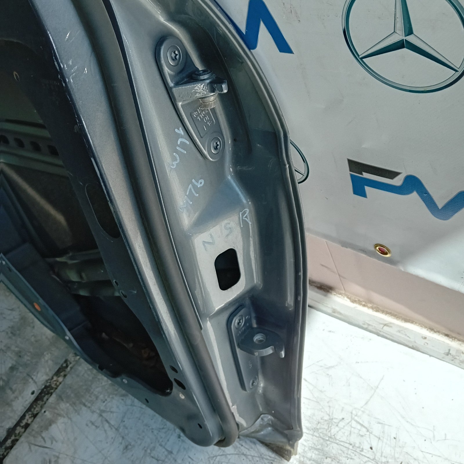 MEECEDS C-CLASS W204 PASSENGER REAR DOOR NSR GREY 2008-2014  FMD401