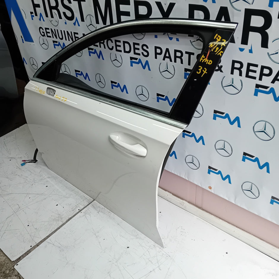MERCEDES C-CLASS W177 PASSENGER SIDE FRONT DOOR N/S/F COMPLETE WHITE FMD37