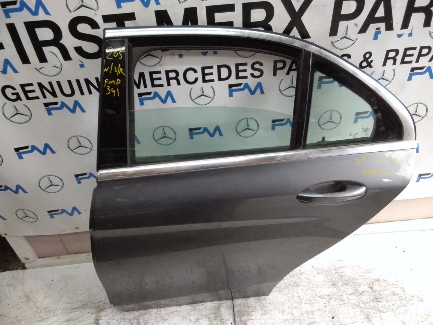 MERCEDES C-CLASS W205 SLN PASSENGER REAR DOOR NSR GREY 2014 ON COMPLETE FMD341
