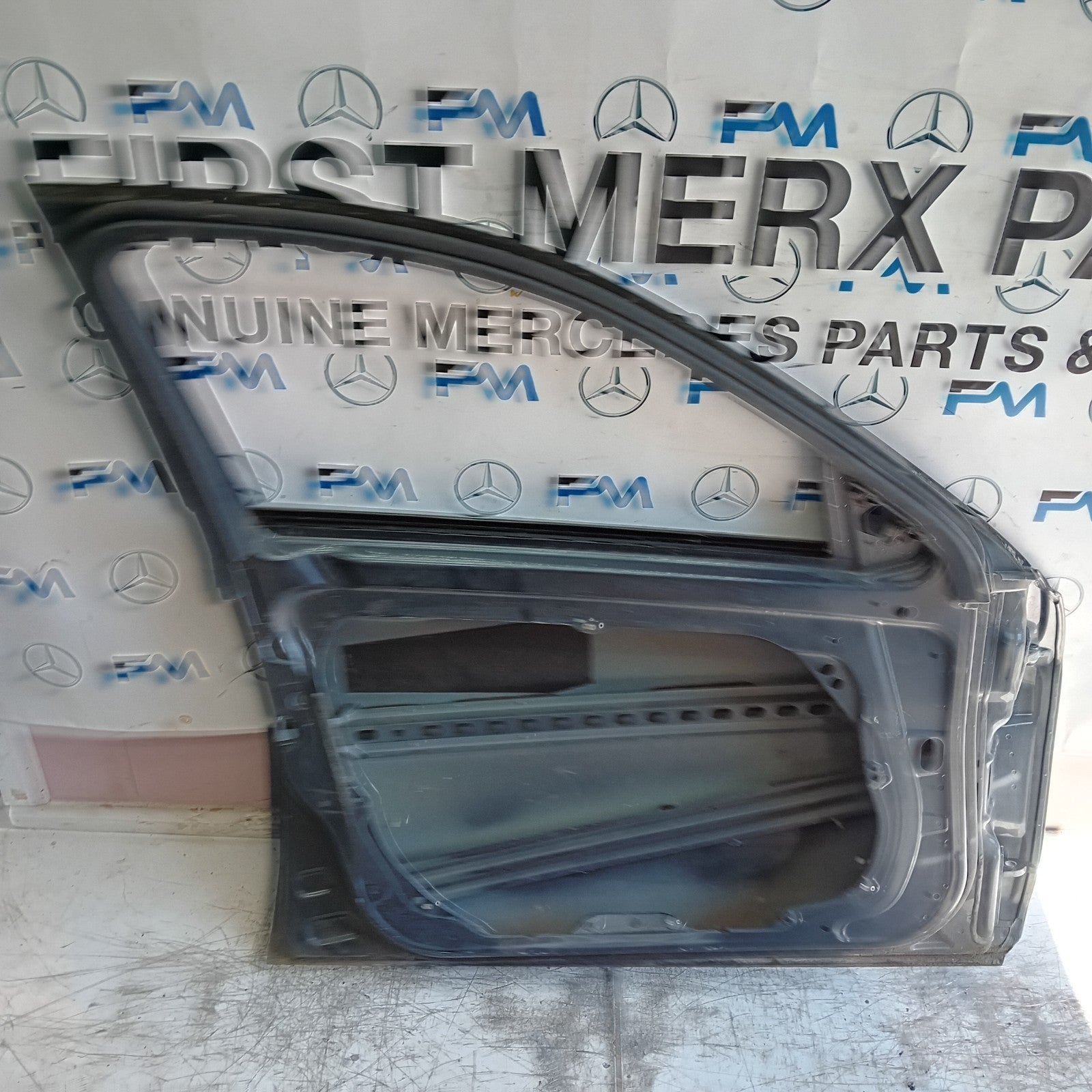 MERCEDES BENZ  E-CLASS W212 PASSENGER FRONT DOOR NSF 2015  GREY FMD522