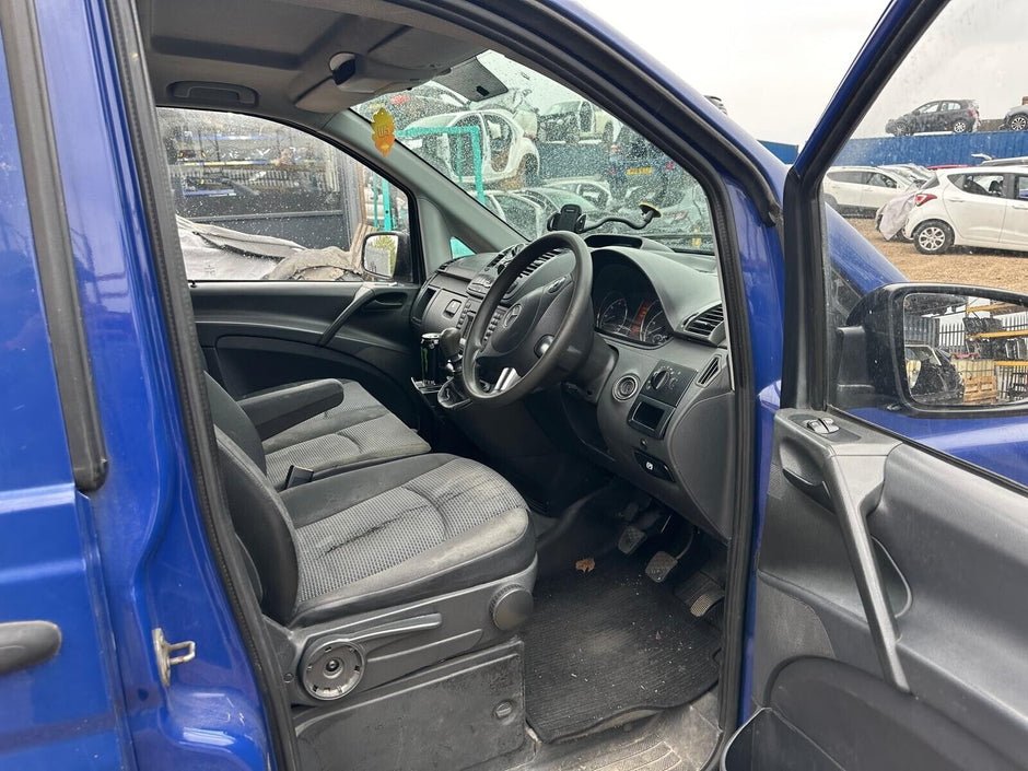 MERCEDES VITO W639 FACELIFT  BREAKING/DOORS ( N.S.F , O.S.F , N.S.R & O.S.R )