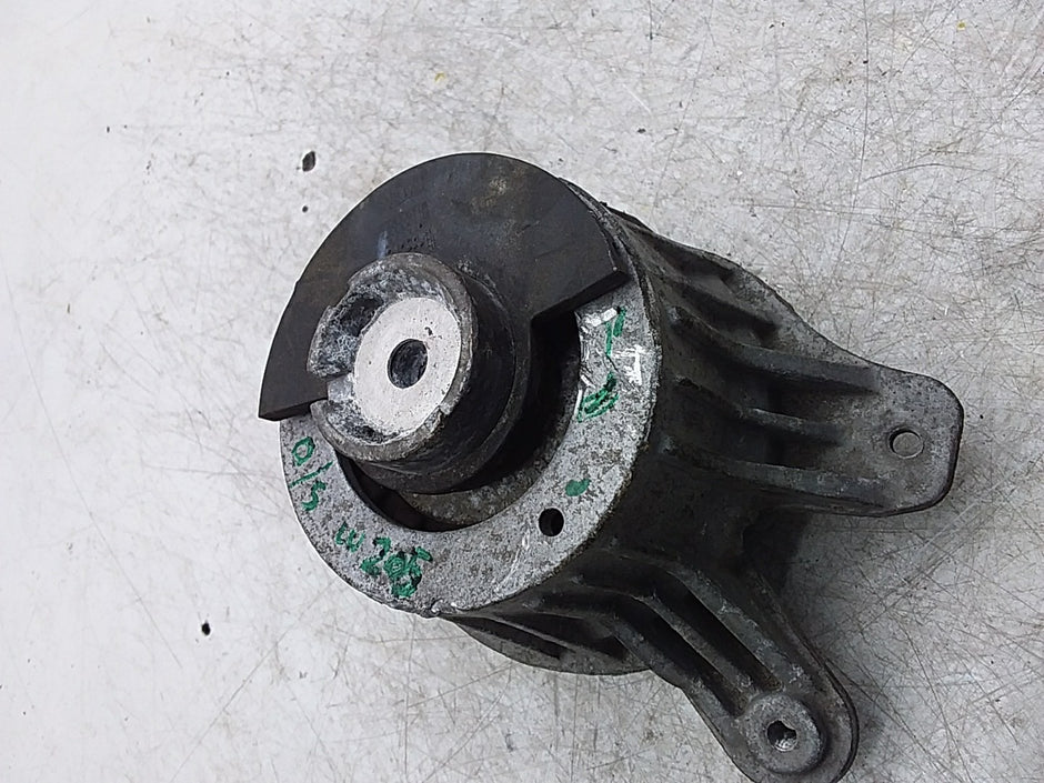 MERCEDES BENZ  C-CLASS W205  ENGINE MOUNT RIGHT OS A2052406717 FMR331