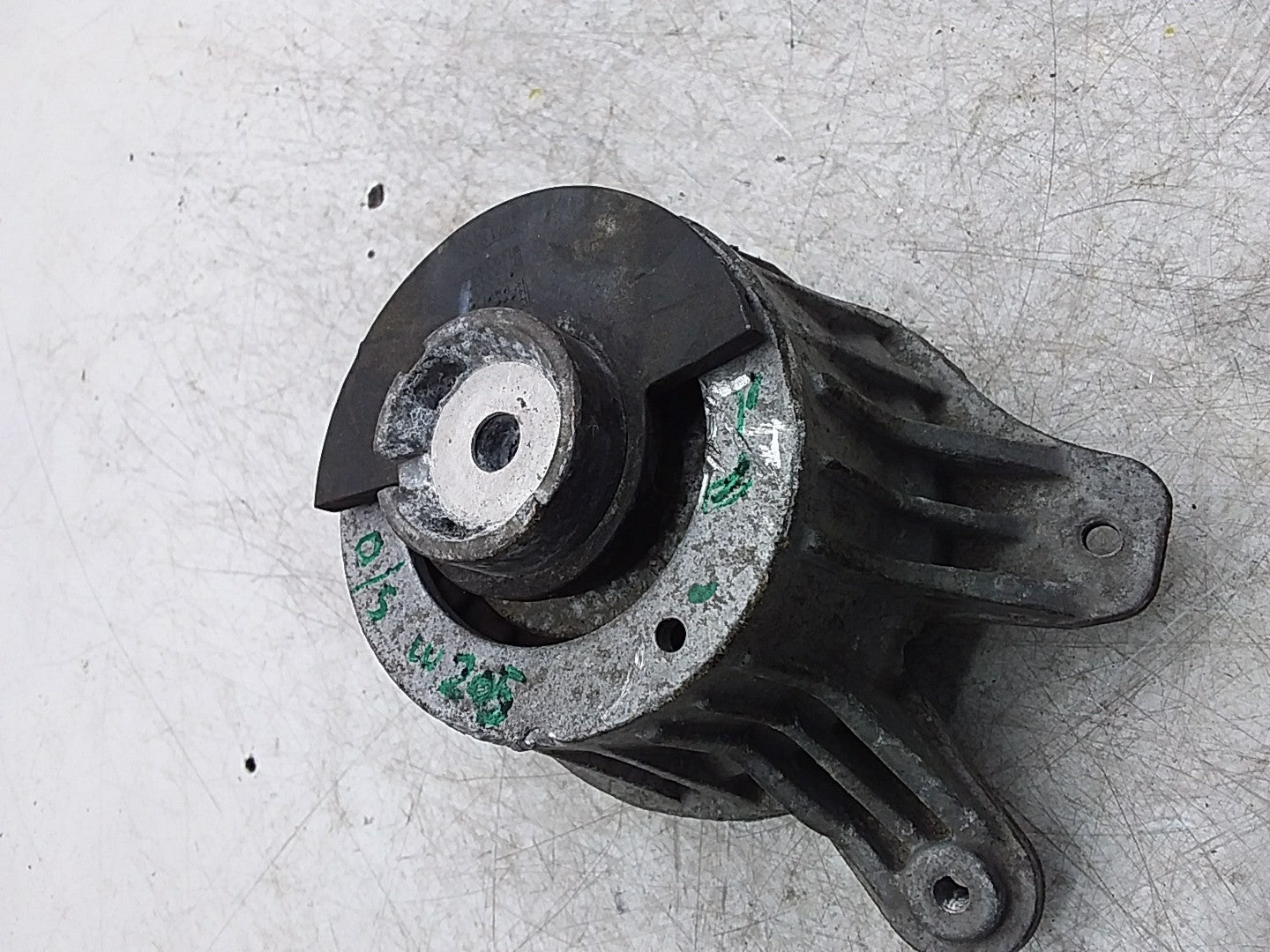 MERCEDES BENZ  C-CLASS W205  ENGINE MOUNT RIGHT OS A2052406717 FMR331