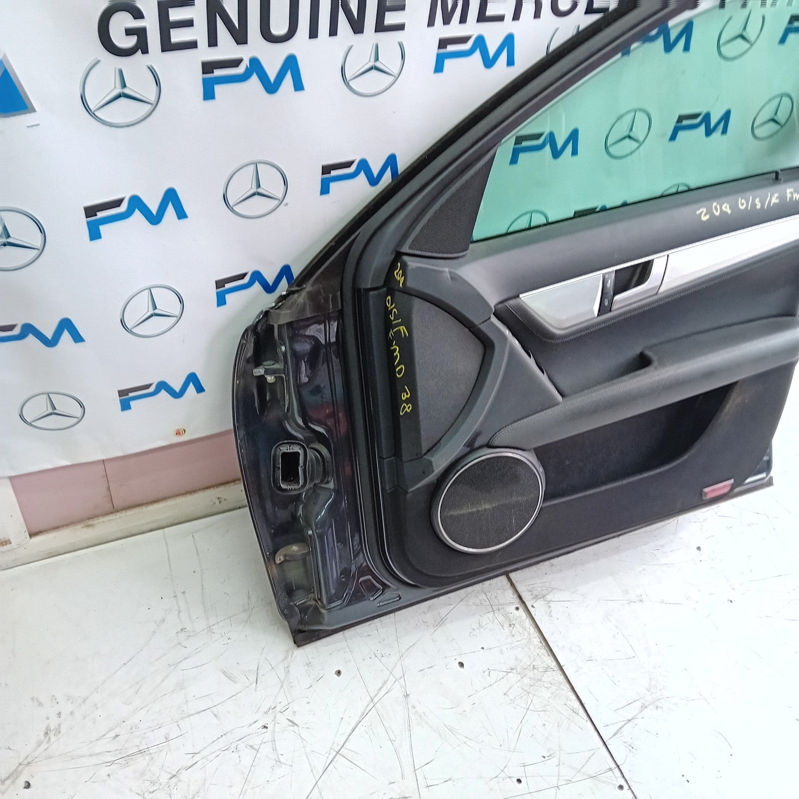 MERCEDES C-CLASS W204 DRIVER SIDE FRONT DOOR O/S/F COMPLETE GREY FMD38