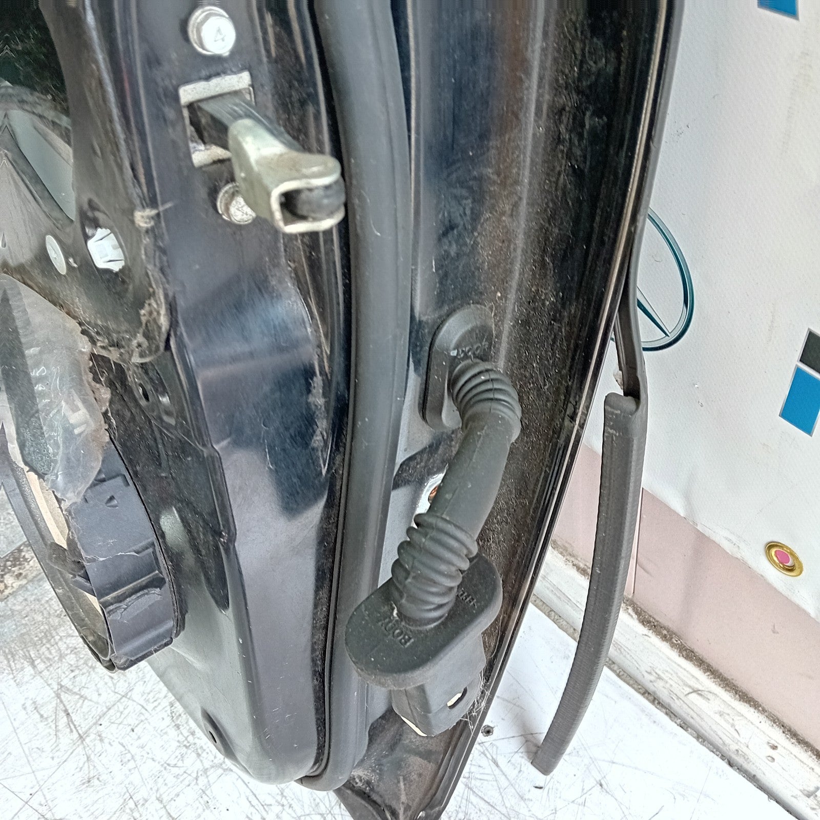 MITSUBISHI OUTLANDER MK3 PASSENGER SIDE REAR DOOR NSR 2013 BLACK FMD418