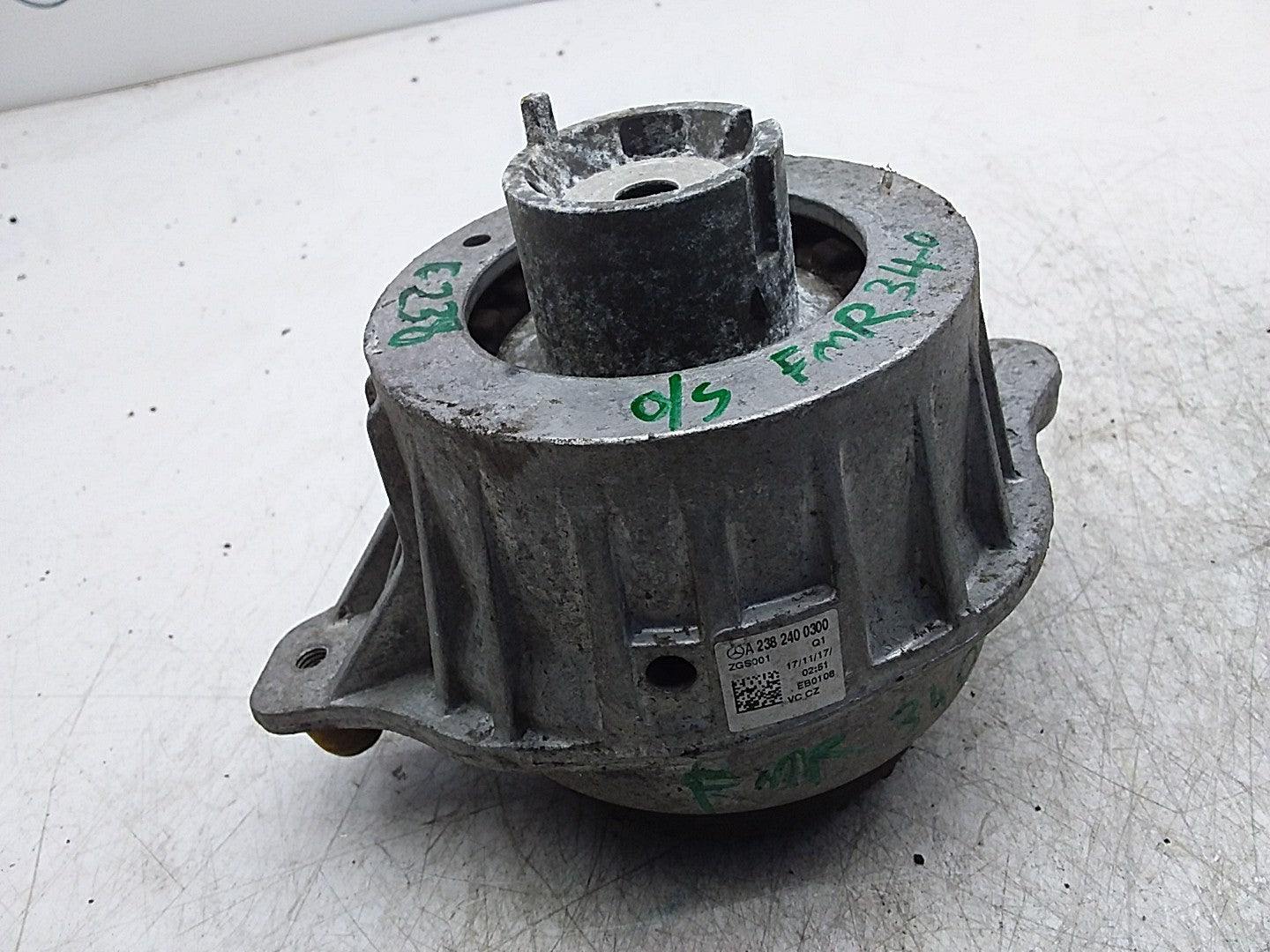 MERCEDES BENZ  E-CLASS COUPE C238  ENGINE MOUNT RIGHT OS A2382400300 FMR340