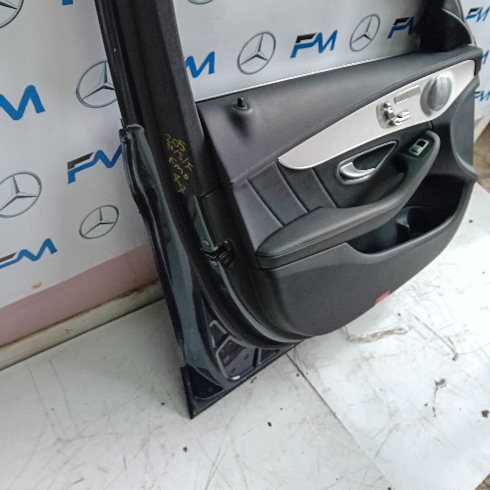 MERCEDES BENZ C-CLASS W205 PASSENGER SIDE FRONT DOOR N/S/F COMPLETE FMD44