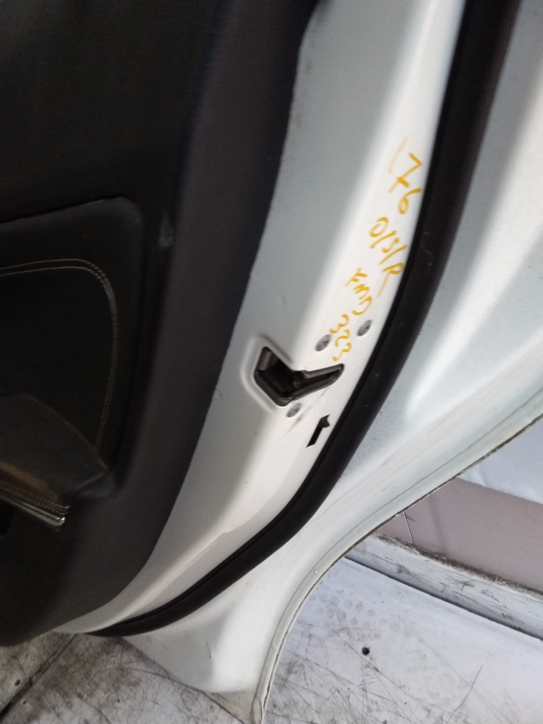 MERCEDES C-CLASS W176 DRIVER REAR DOOR OSR WHITE 2012-18 COMPLETE FMD323