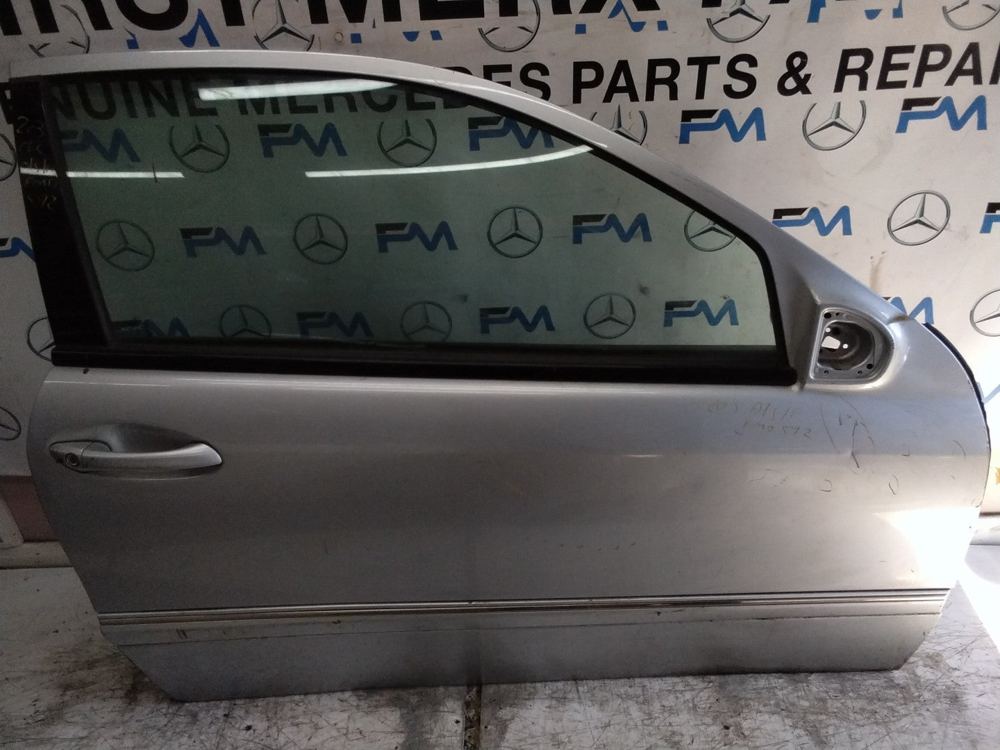 MERCEDES C-CLS W203 SLN DRIVER FRONT DOOR OSF SILVER 2001-04  FMD592