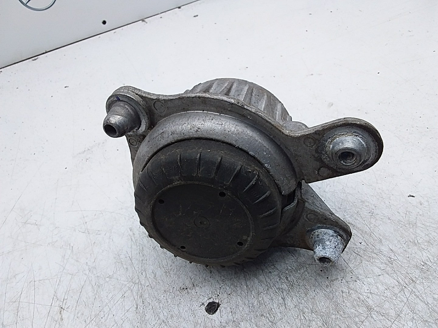 MERCEDES BENZ  C-CLASS  W205  ENGINE MOUNT RIGHT OS A2052406717 FMR359