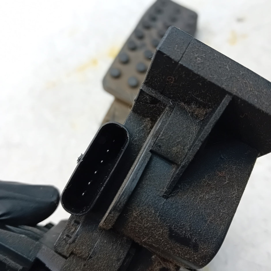 MERCEDES BENZ  B-CLASS W246 THROTTLE ACCELERATOR A2463001904 2015  FM001478