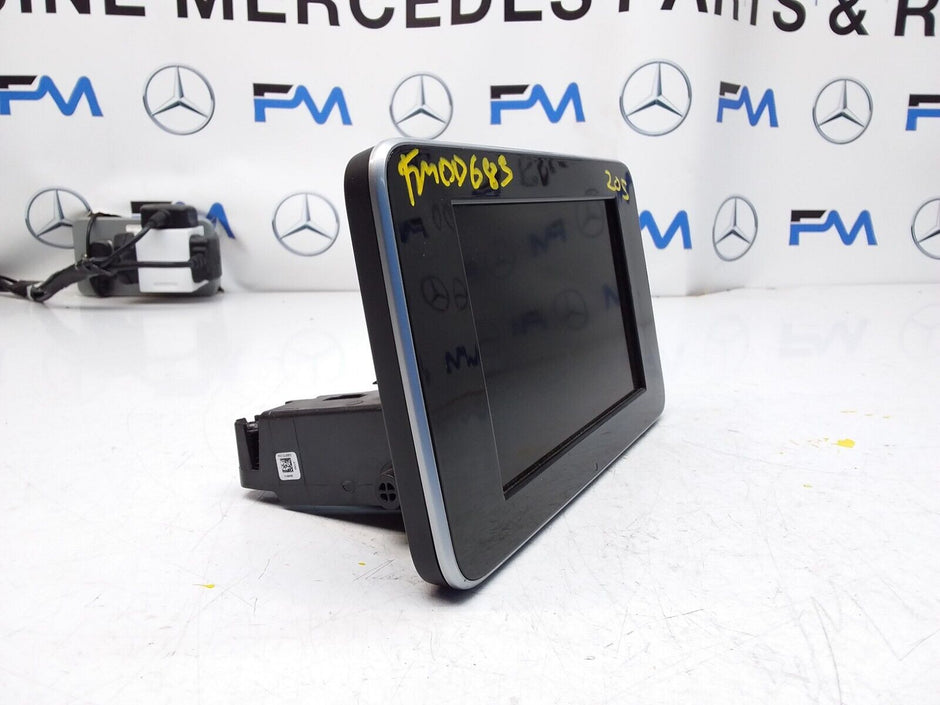 MERCEDES C-CLASS W205 2015 SAT NAV MULTIMEDIA SCREEN A2059004113 FM00683